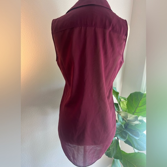 Theory sleeveless silk button down - Picture 2 of 7